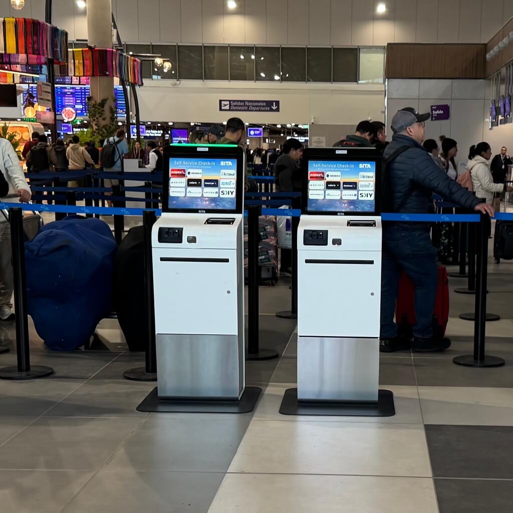 페루 리마 신공항 무인 발권기 2개